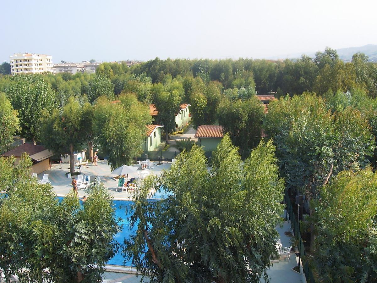Camping & Village Eucaliptus ألبا أدرياتيكا المظهر الخارجي الصورة